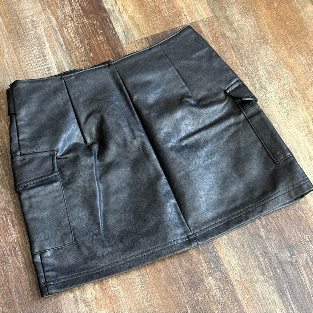 Black Skirt - Picture 5 of 7